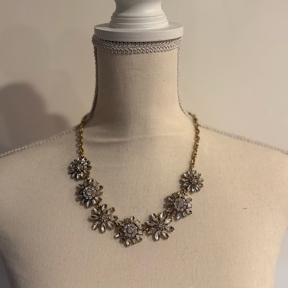 Elegant Gold Floral Necklace